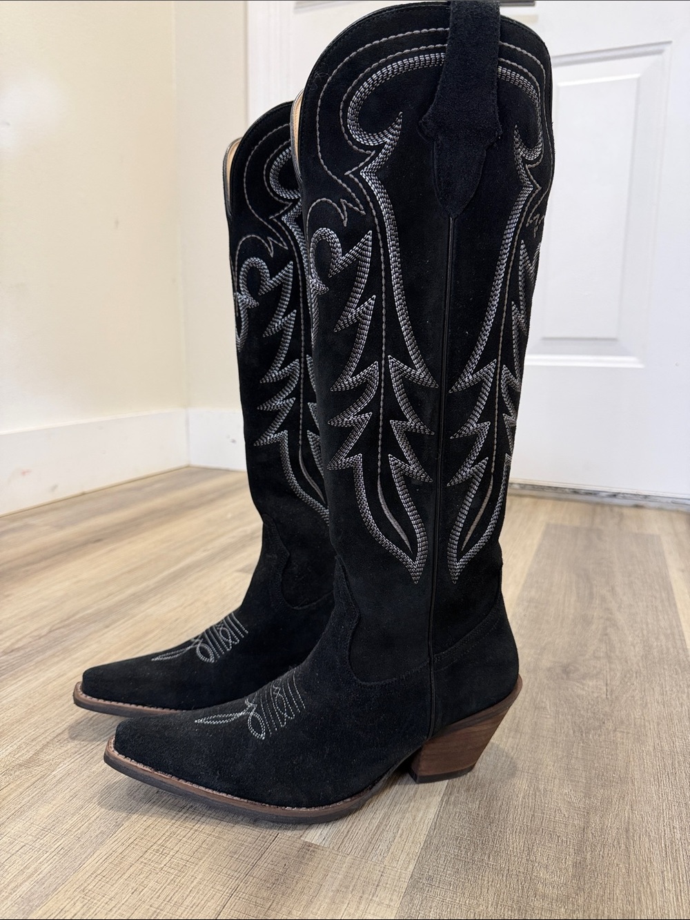 Shyanne Black Suede Western Boots with Gray Embroidery
